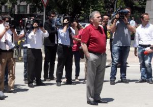 MECLİS KAPISINDA DURAN ADAM EYLEMİ
